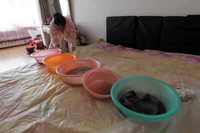 黄龙楼上漏水，住户失联，小区没物管，业主维权难！律师来支招……
